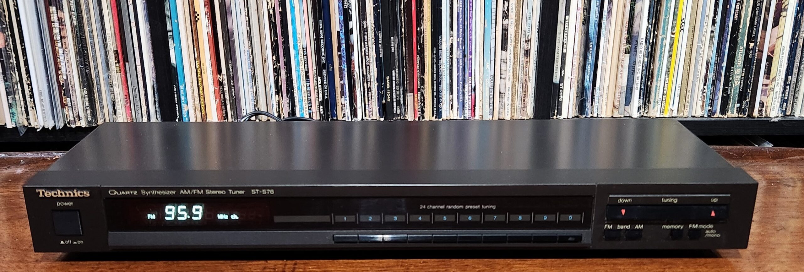 1988 TECHNICS Quartz Synthesizer AM/FM Stereo Tuner ST-S76